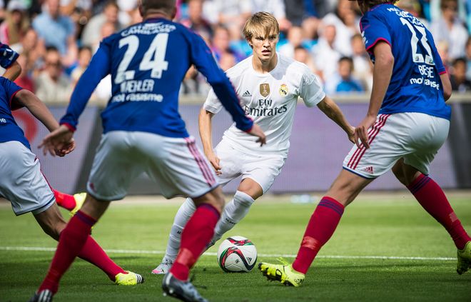 展现出强大 展现出强大